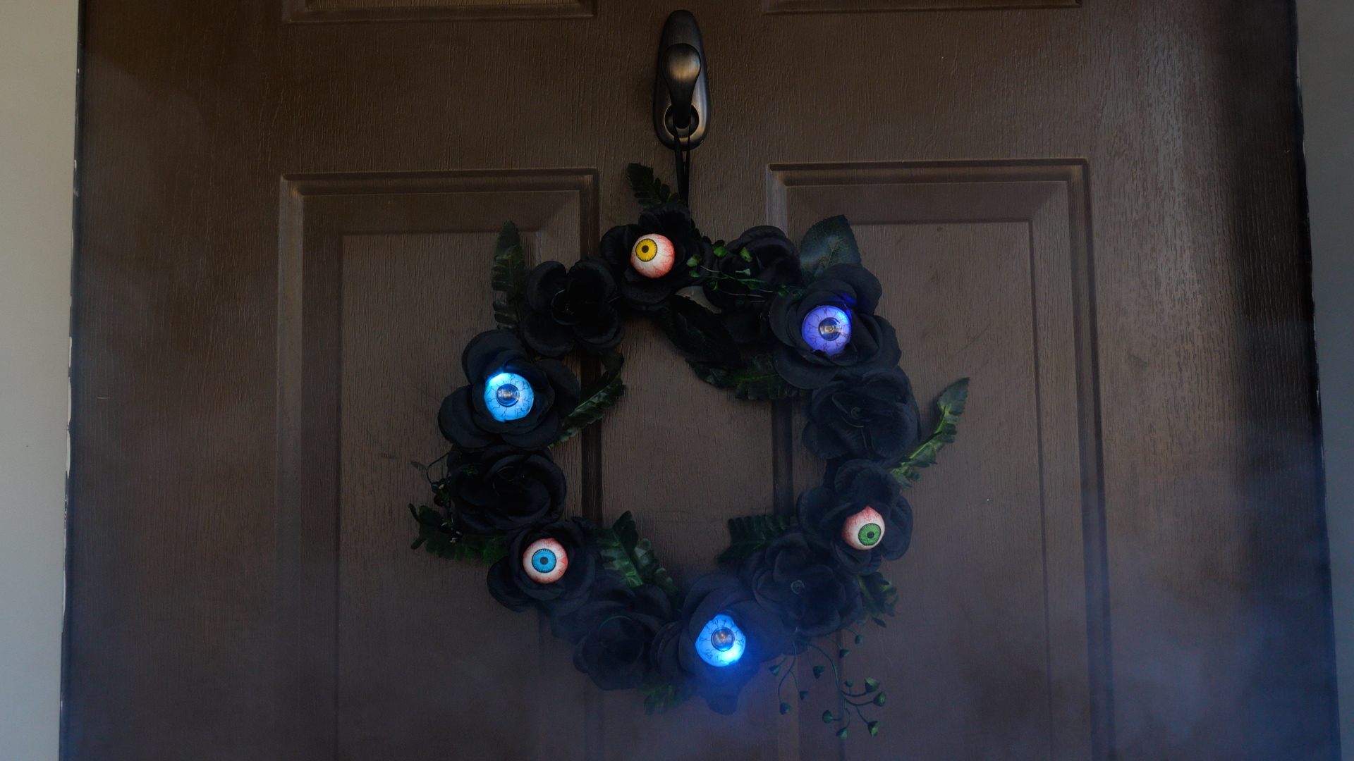 FUN4516 Wreath with 3 Bulbs color change LED Light